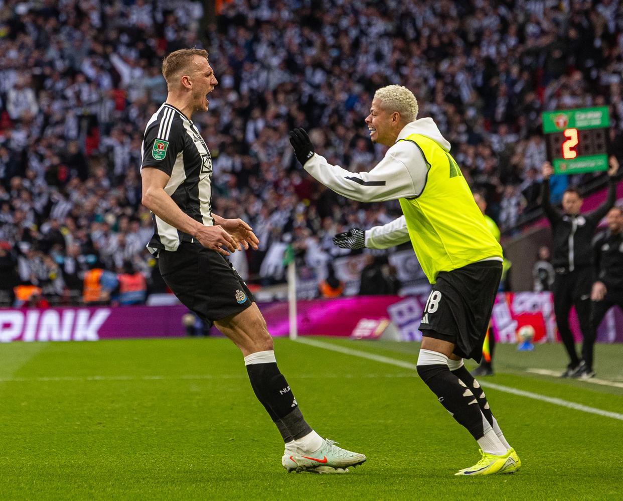 泛亚电竞官网入口 -关于纽卡斯尔训练开放日，国际比赛日绝杀压哨引欢呼，欧联在即，团队化学反应显著的信息