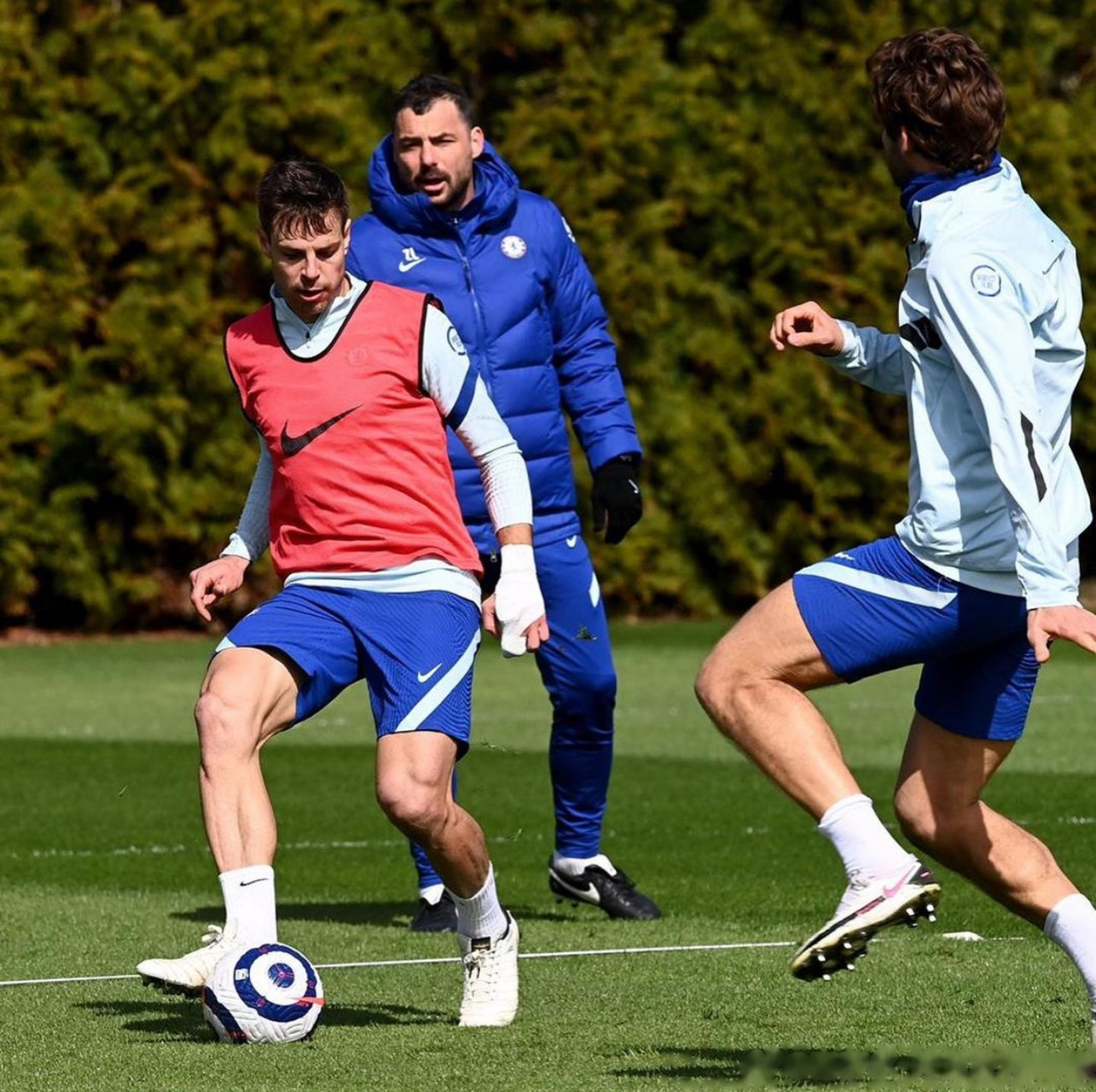 泛亚电竞中国网站 - 集结日上海久事备战英超；外线爆发细节曝光；更衣室稳定；心理建设被强调