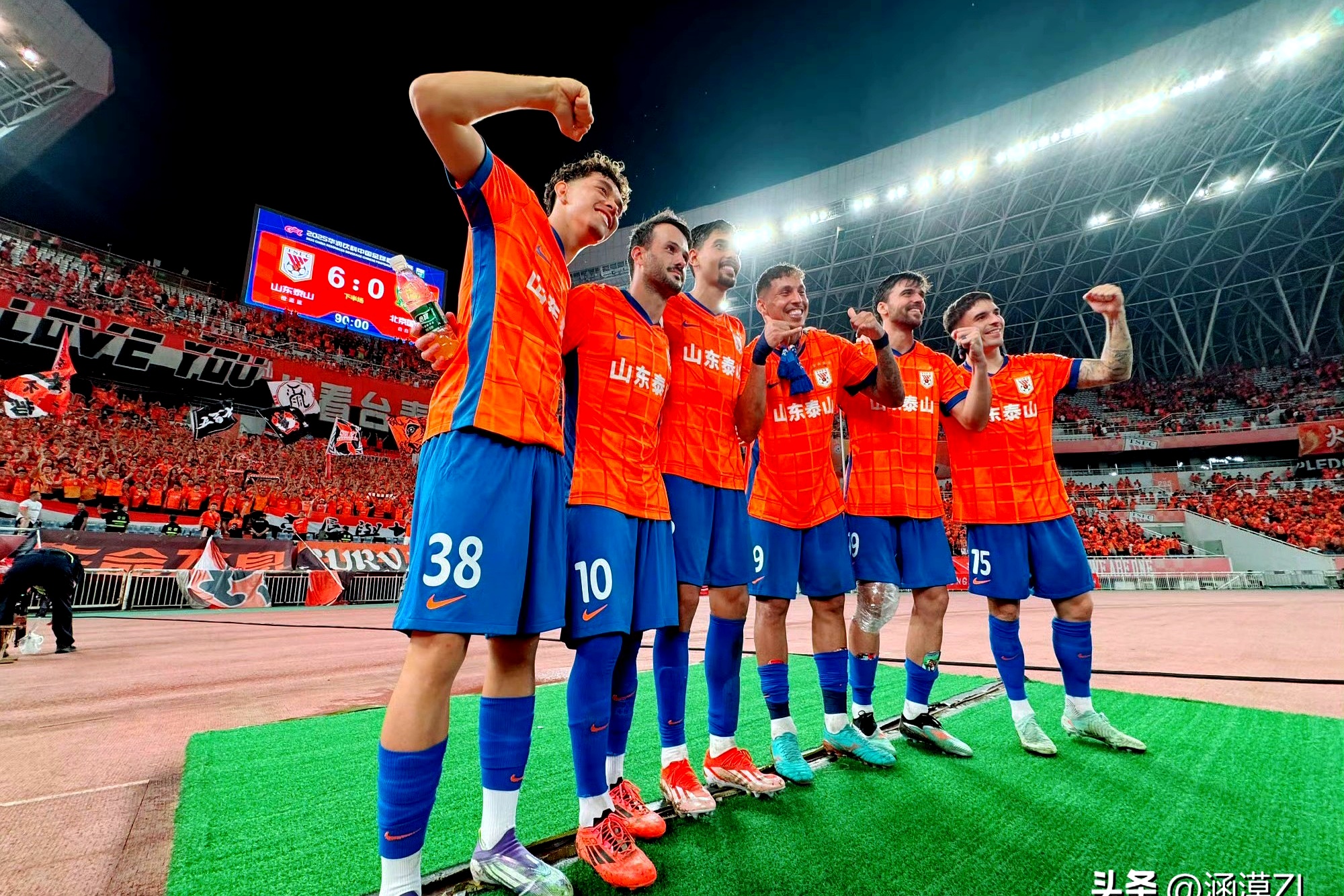 泛亚电竞 -包含国际比赛日欧超杯焦点战，上海申花临场应变，球迷炸锅，球队文化再被提及的词条